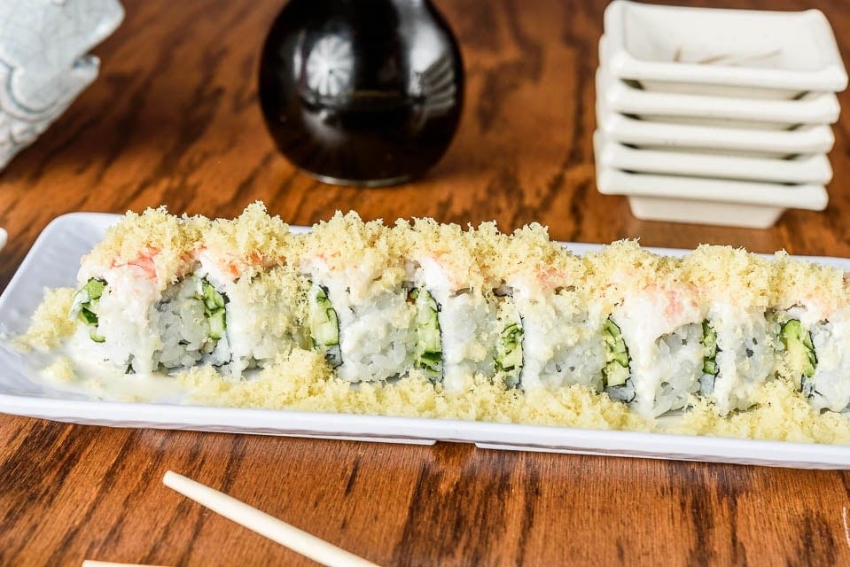 Shrimp Crunch Roll •.