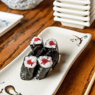 Tuna Roll •