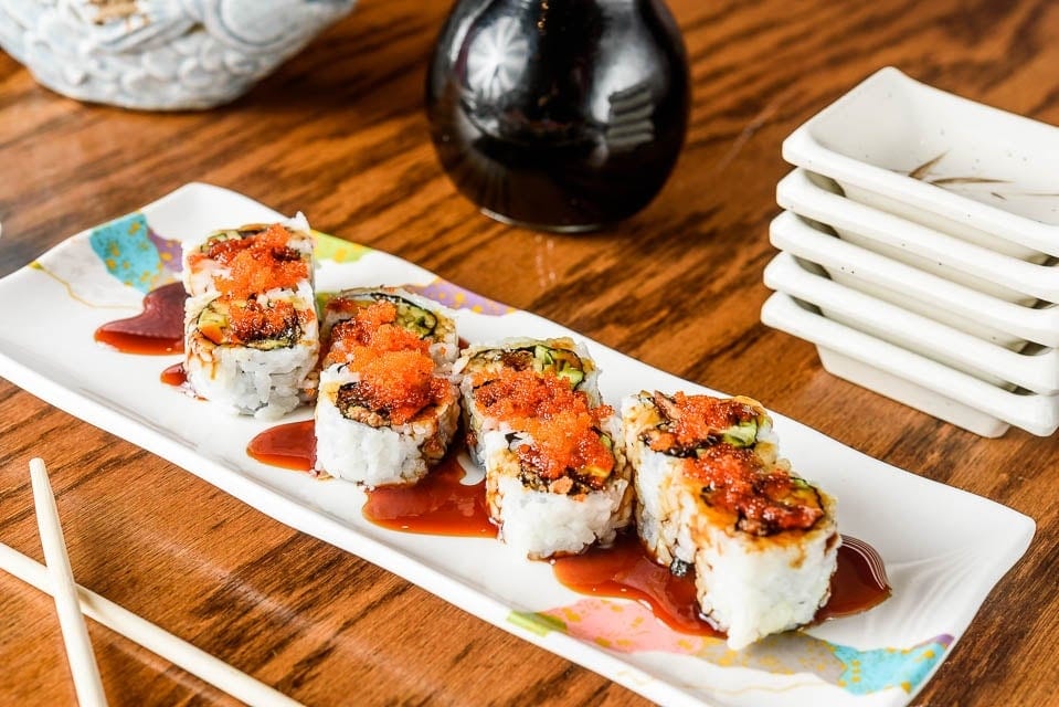 Salmon Skin Roll •.