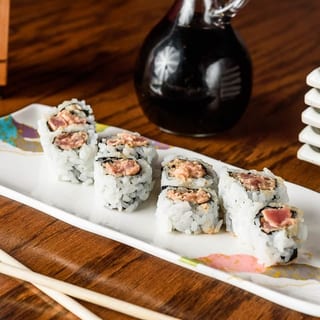 Spicy Tuna Roll •