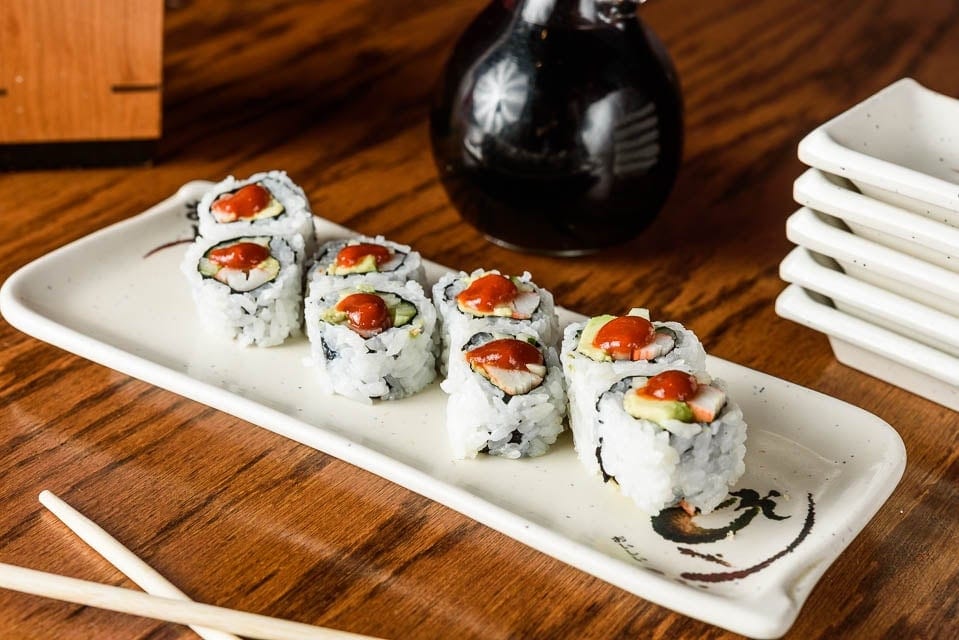 Spicy California Roll •.