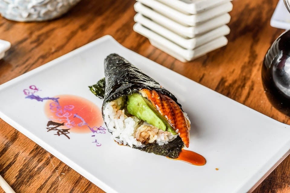 Eel Handroll •.