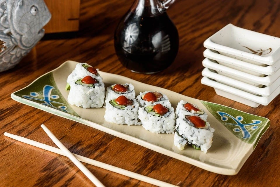 Spicy Salmon Roll •.