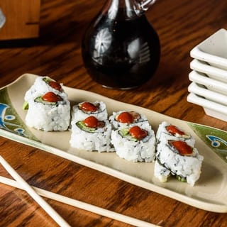 Spicy Salmon Roll •